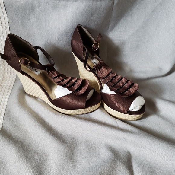 Steve Madden Chocolate brown wedges - Picture 3 of 4